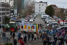 Kleine Karnevalisten mischen das Kreishaus auf © Amt für Presse - und Öffentlichkeitsarbeit, Kreis Paderborn, Meike Delang